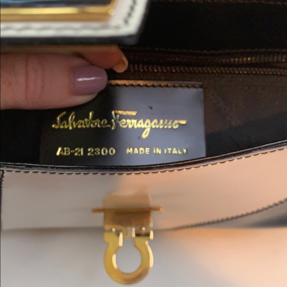 Salvatore Ferragamo Flap Bag with Gancio lock - Picture 3 of 7